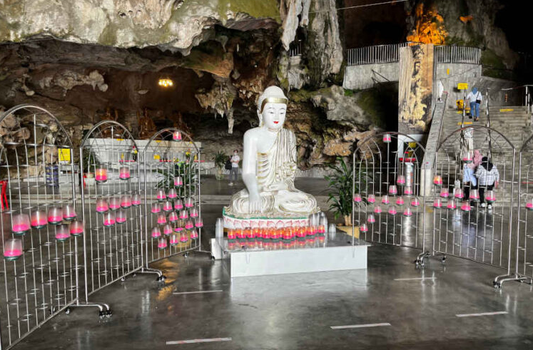 KEK LOK TONG<br> CAVE TEMPLE