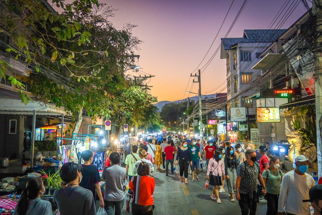 SUNDAY<br/>WALKING STREET
